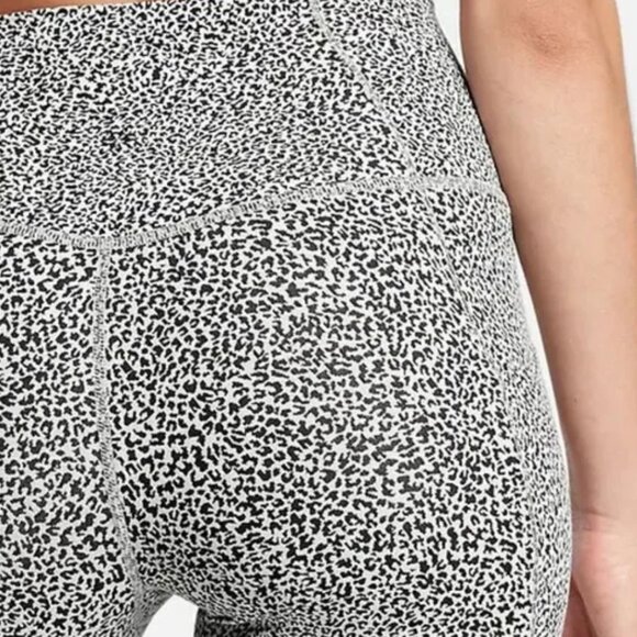 NWT Athleta Salutation Stash Black White Leopard Pocket 7/8 Leggings Size XS - Picture 5 of 8